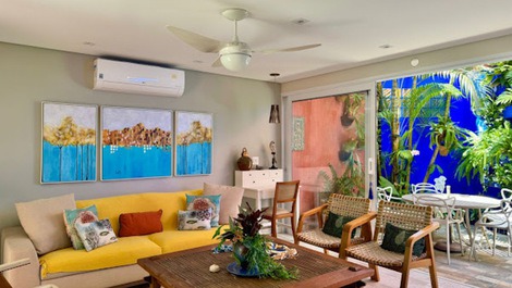 Casa en condominio cerrado en playa Juquehy.