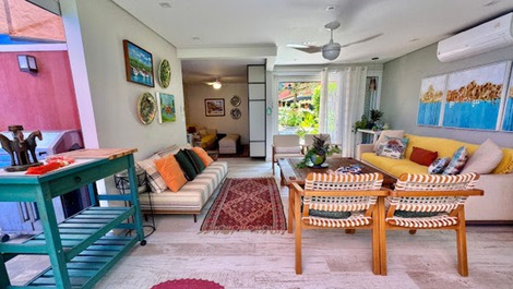 Casa en condominio cerrado en playa Juquehy.