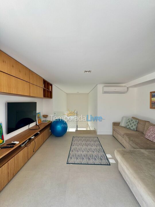 Casa para aluguel de temporada em São Sebastião (Praia da Baleia)