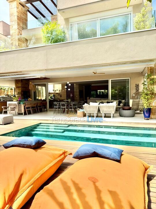 Casa para aluguel de temporada em São Sebastião (Praia da Baleia)