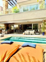 CASA DISPONIVEL NA PRAIA DA BALEIA