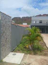 CASA CONFORTÁVEL - 3 SUÍTES COM AR CONDICIONADO