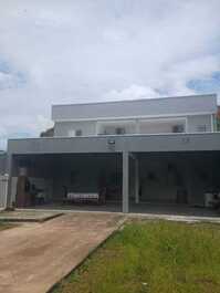 CASA CONFORTÁVEL - 3 SUÍTES COM AR CONDICIONADO