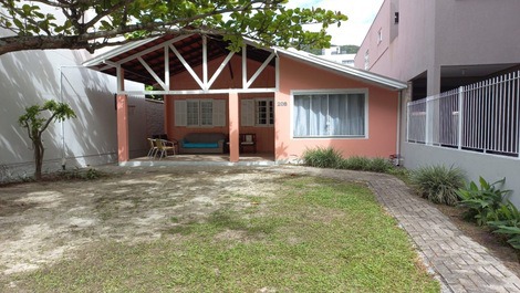 House for rent in Bombinhas - Praia de Bombas