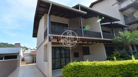 001F - Lindo apartamento com 1 dormitório no centro de Bombinhas.