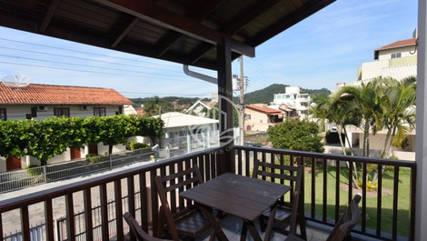 001F - Lindo apartamento com 1 dormitório no centro de Bombinhas.