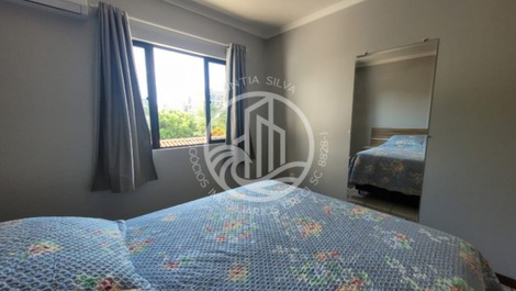 001F - Lindo apartamento com 1 dormitório no centro de Bombinhas.