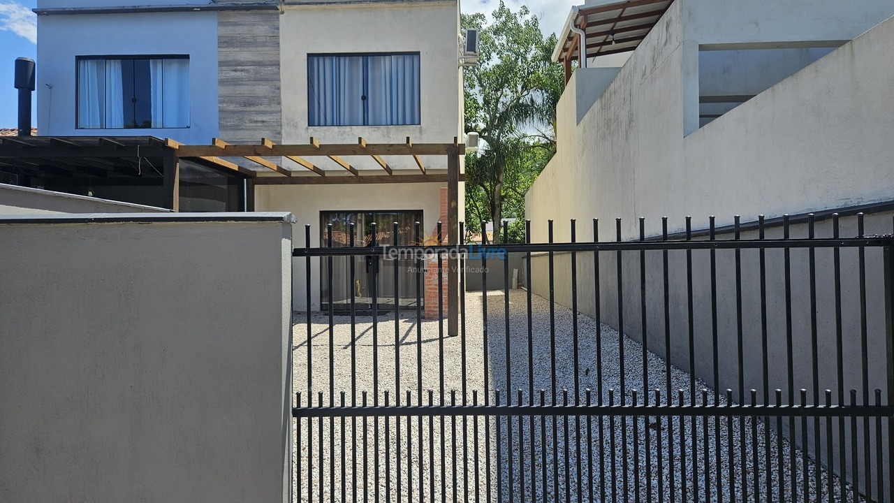 Casa para alquiler de vacaciones em Bombinhas (Praia de Zimbros)