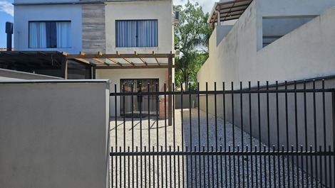 Casa adosada familiar en la playa de Zimbros