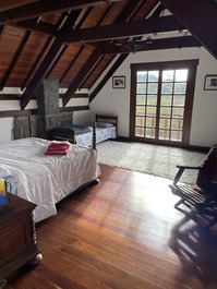 Casa Hortênsia com lago 300m da estrada Cunha-Paraty