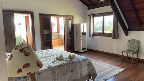 Casa Hortênsia com lago 300m da estrada Cunha-Paraty