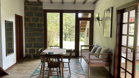 Casa Hortênsia com lago 300m da estrada Cunha-Paraty