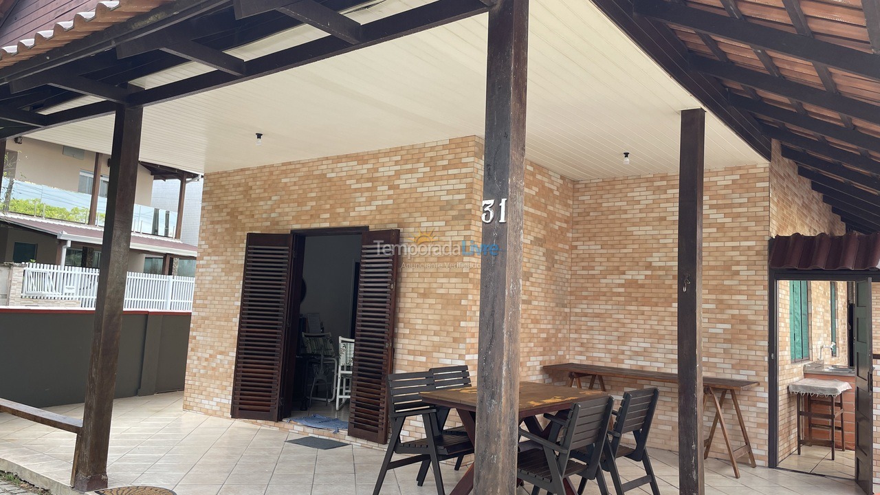 Casa para aluguel de temporada em São Francisco do Sul (Enseada)