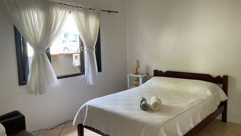 Quarto 2 com ar-condicionado