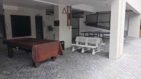 Apartamento Guarujá Pitangueiras próximo ao shopping,100 mt da Praia.