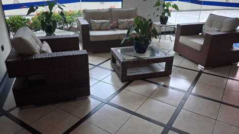 Apartamento Guarujá Pitangueiras próximo ao shopping,100 mt da Praia.