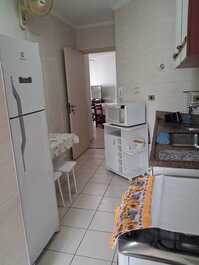 Apartamento Guarujá Pitangueiras próximo ao shopping,100 mt da Praia.