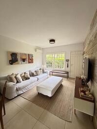 Casa Disponível para Locação, 50 metros da PRAIA DA BALEIA.