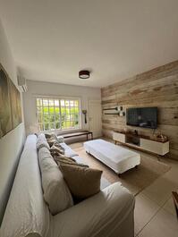 Casa Disponível para Locação, 50 metros da PRAIA DA BALEIA.