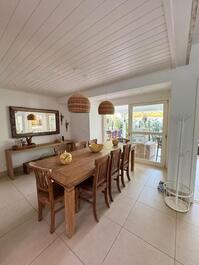 Casa Disponível para Locação, 50 metros da PRAIA DA BALEIA.