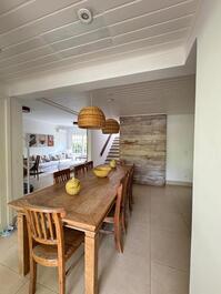 Casa Disponível para Locação, 50 metros da PRAIA DA BALEIA.