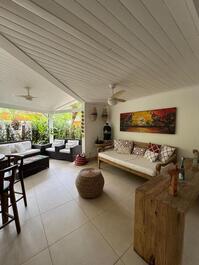 Casa Disponível para Locação, 50 metros da PRAIA DA BALEIA.