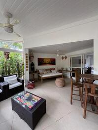 Casa Disponível para Locação, 50 metros da PRAIA DA BALEIA.