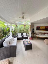 Casa Disponível para Locação, 50 metros da PRAIA DA BALEIA.