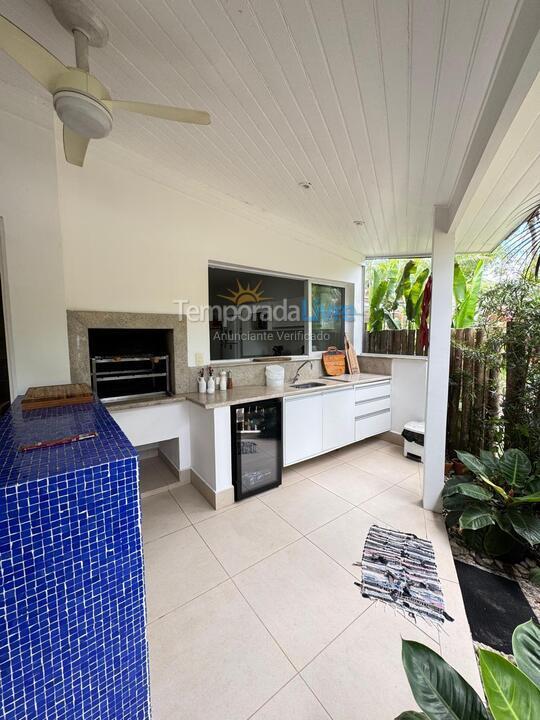 Casa para aluguel de temporada em São Sebastião (Camburizinho)