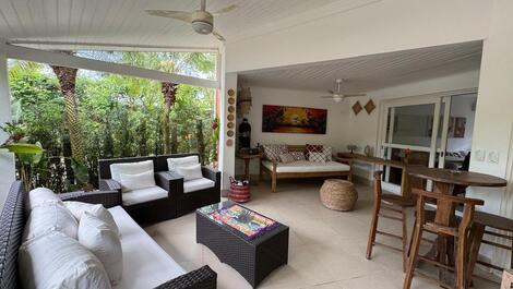 Casa Disponível para Locação, 50 metros da PRAIA DA BALEIA.