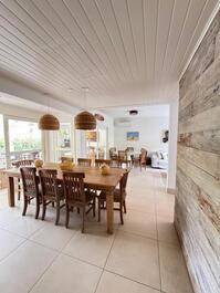 Casa Disponível para Locação, 50 metros da PRAIA DA BALEIA.