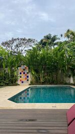 Residência em Condomínio Exclusivo na Praia da BALEIA.