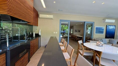 Residência em Condomínio Exclusivo na Praia da BALEIA.