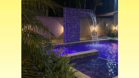 Piscina com cascata
