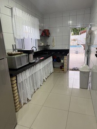 Amplia casa con piscina, a 300m de la playa.