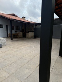 Amplia casa con piscina, a 300m de la playa.