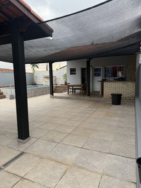 Amplia casa con piscina, a 300m de la playa.