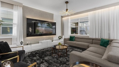 9-bedroom house for vacation rental near Disney.