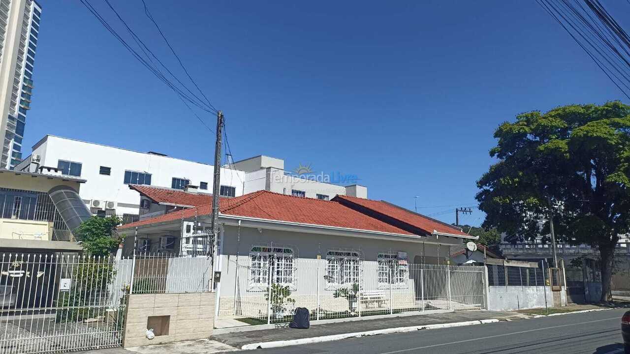 House for vacation rental in Balneário Camboriú (Centro)