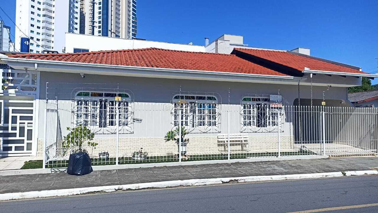 House for vacation rental in Balneário Camboriú (Centro)