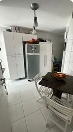 Vista de entrada da cozinha pela copa