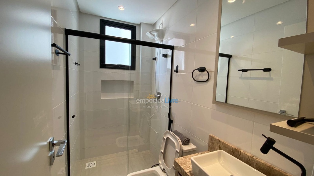 Apartamento para aluguel de temporada em Governador Celso Ramos (Praia de Palmas)