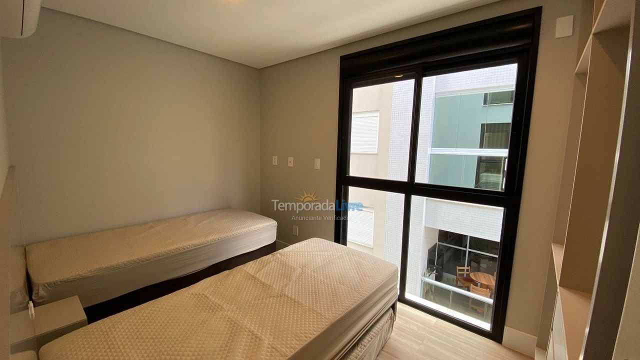 Apartamento para aluguel de temporada em Governador Celso Ramos (Praia de Palmas)