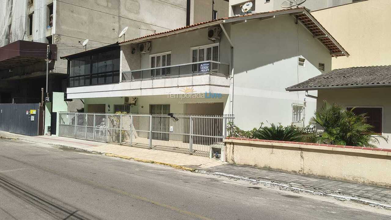 Casa para alquiler de vacaciones em Itapema (Meia Praia)