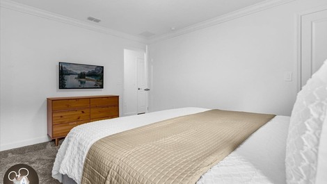 5-bedroom house in Storey Lake