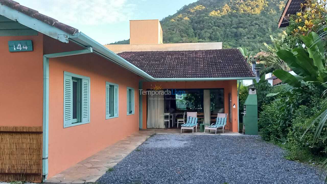 Casa para alquiler de vacaciones em Ubatuba (Praia do Lázaro)