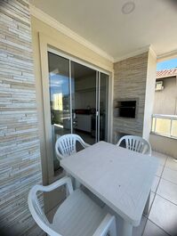 Apartamento de 2 habitaciones, wifi, piscina, aire acondicionado, a 30 metros de la playa y CTG en Vila.