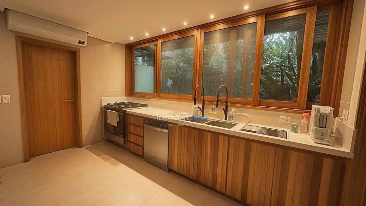 Casa para aluguel de temporada em São Sebastião (Praia da Baleia)