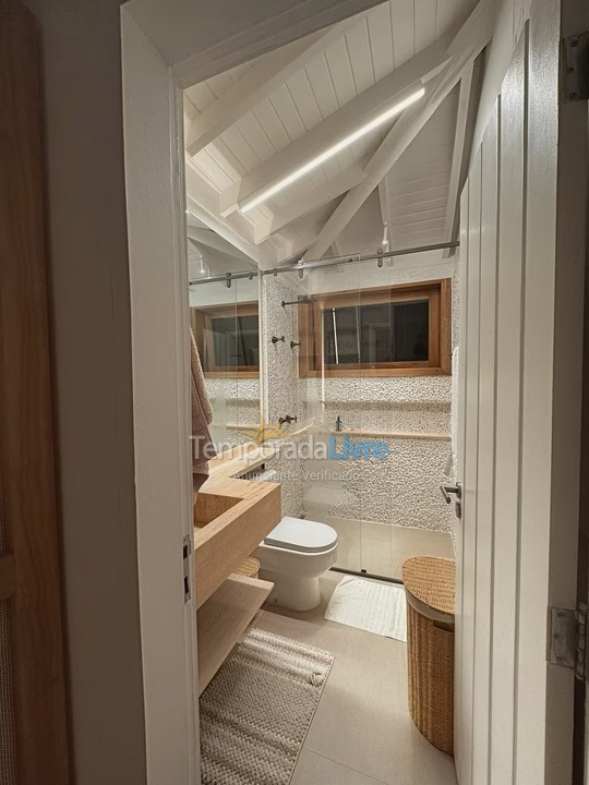 Casa para aluguel de temporada em São Sebastião (Praia da Baleia)