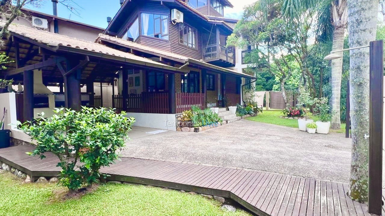 House for vacation rental in Palhoça (Guarda do Embaú)